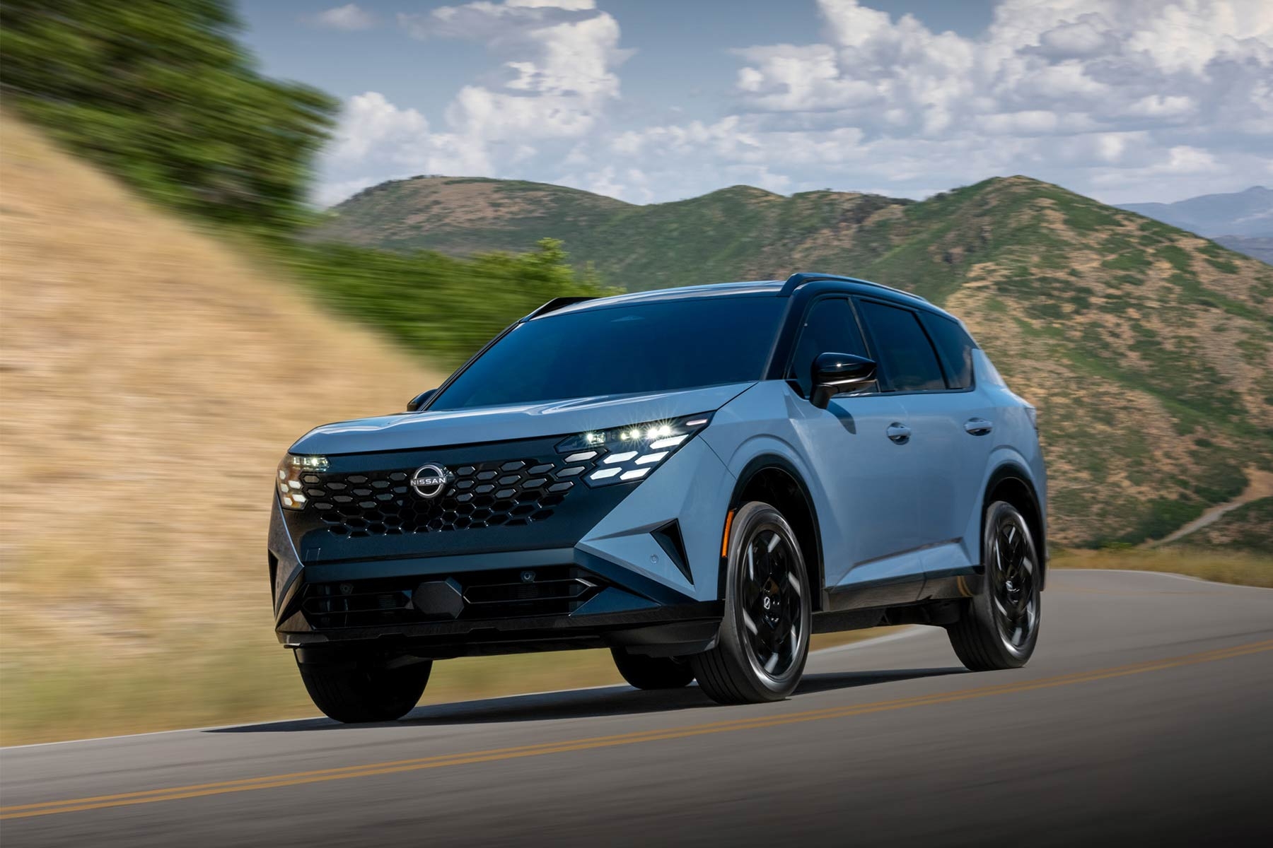 Nissan Rogue Hybride 2027 devant sur route