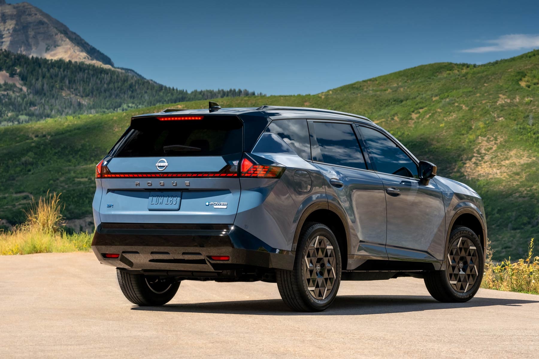 Nissan Rogue hybride 2027 vue derrière
