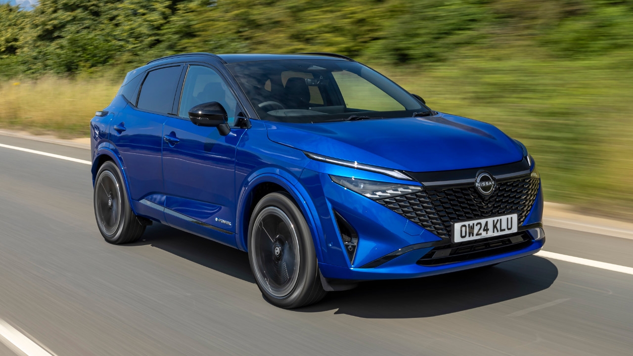 vue latérale avant d'une Nissan Qashqai 2025