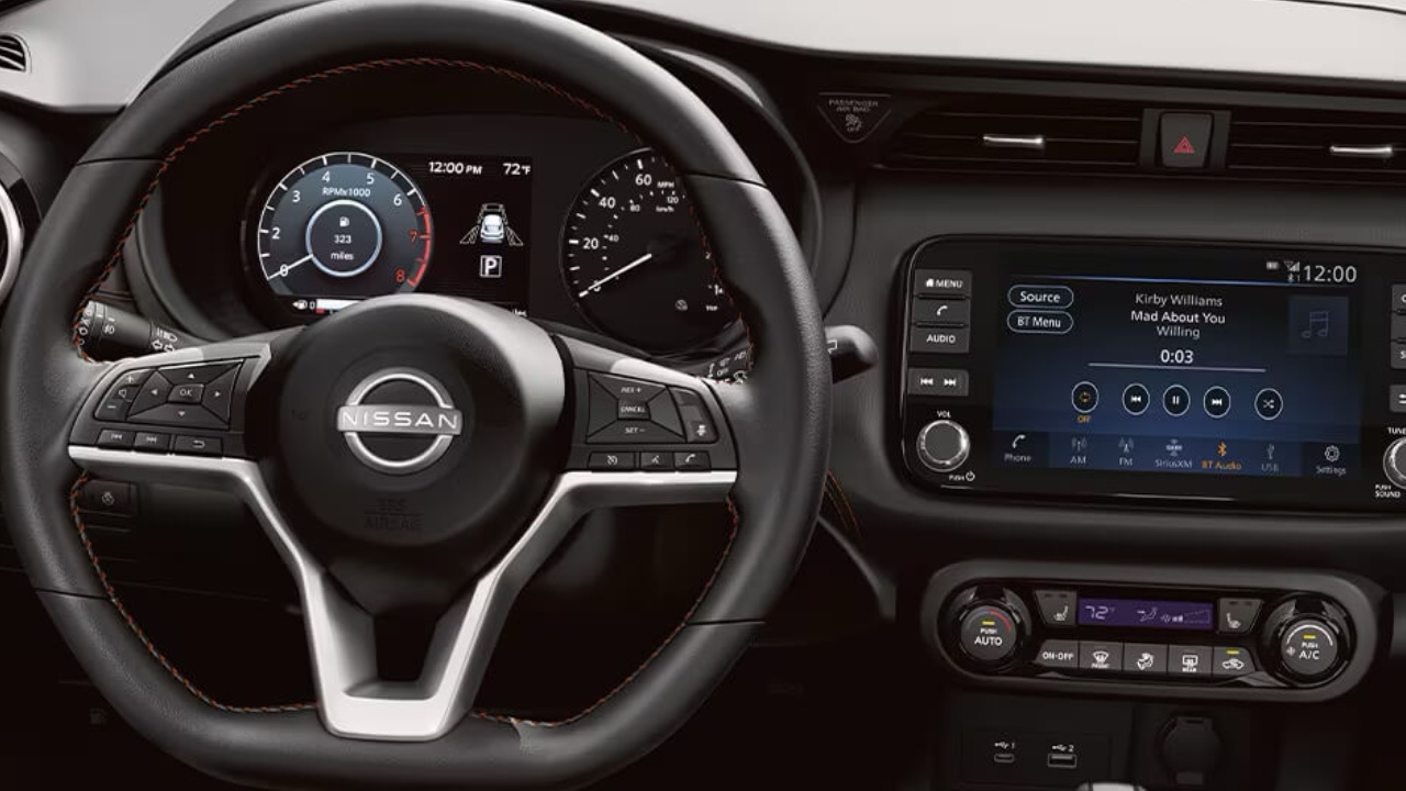 vue de l'habitacle et du tablea ude bord d'une Nissan Kicks 2025