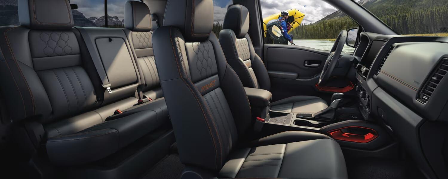 Les sièges "zéro gravité" du Nissan Frontier 2025.