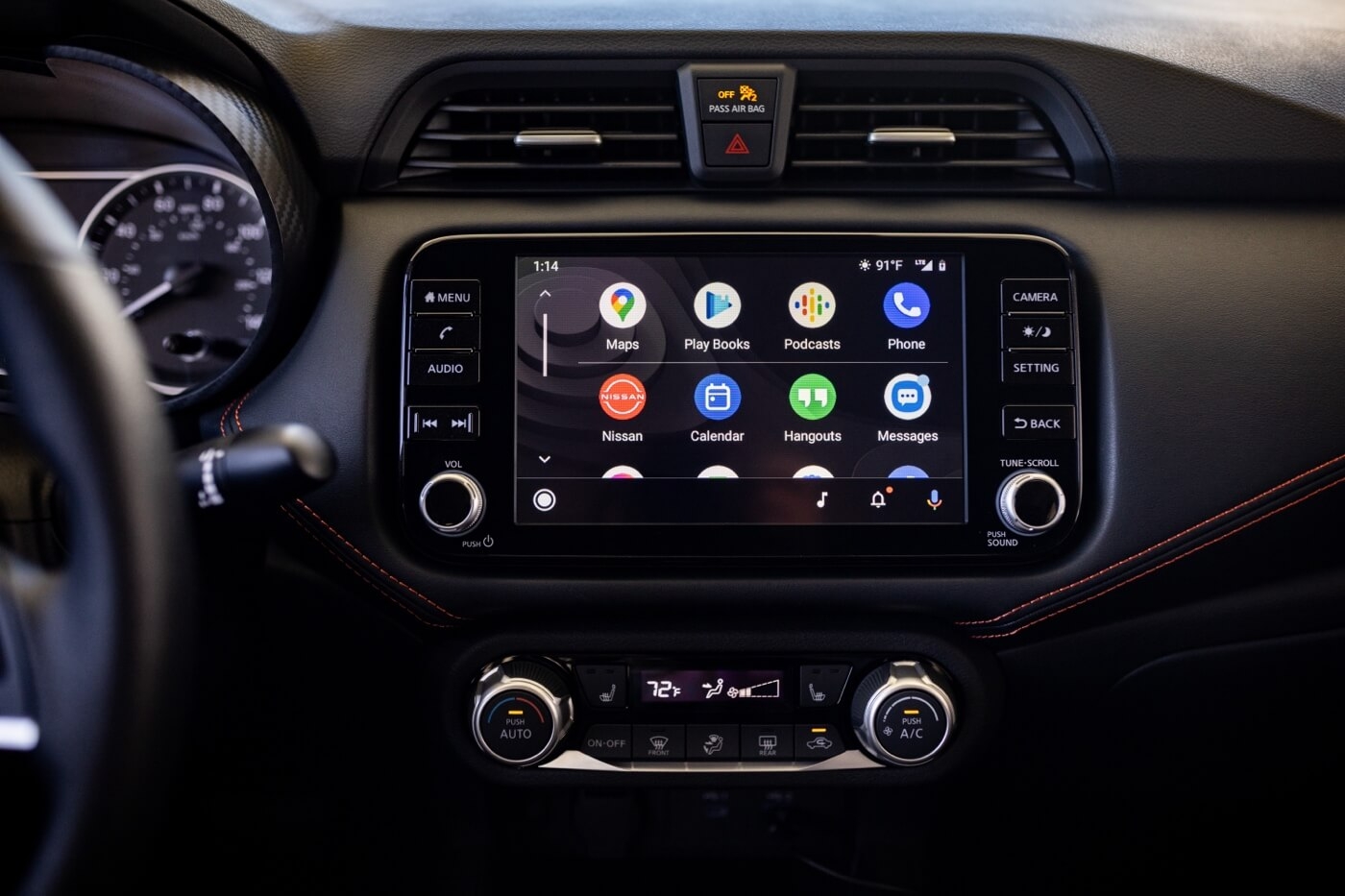 Apple CarPlay sur l'écran tactile de la Nissan Versa 2024.